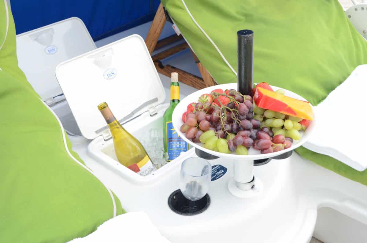 wine-and-snacks-to-enjoy-on-your-Seaduction-Float experience.Wine and snacks to enjoy on your Seaduction Float-experience.